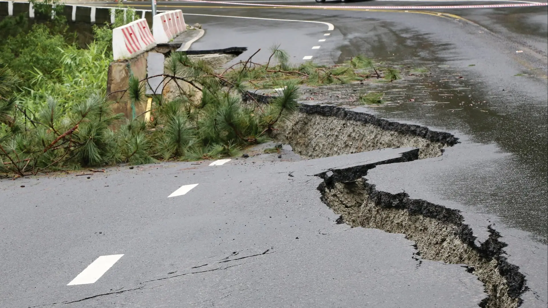 Khẩn trương công bố tình trạng khẩn cấp sạt lở đèo Prenn